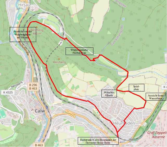 1. Wildromantische Fuchsklinge und schönes Panorama

Wir fahren mit der HHB nach C-Heumaden und folgen der Staelinstraße und der Christian-Barth-Straße bis zu deren Ende.  Dort biegen wir rechts ab und folgenden dem Weg am Siedlungsrand etwa 200 m, dann biegen wir links ab und erreichen die Bergkuppe beim Wasserhaus. Hier hat man einen schönen Blick auf Althengstett, auf der anderen Seite des Nagoldtals Calw-Wimberg, -Alzenberg und -Altburg.

Wir biegen erneut nach links ab und erreichen nach ca. 300 m einen Spielplatz mit Seilbahn und Klettergeräten, nach wenigen Metern ein Feuchtbiotop und kurz darauf das „Welsche Häusle“. https://www.calw.de/attraktionen/welsches-haeusle-f650aea709
Man sieht nach Althengstett, nach Heumaden und die Berge auf der anderen Nagoldseite.

Wir wählen den 2. Weg rechts in das Tälesbachtal. Dann überqueren wir den Tälesbach, erreichen nach einer kurzen Steigung die Straße Althengstett - Hirsau, der wir wenige Meter folgen. Nach Überquerung eines weiteren kleinen Baches folgen wir dem Waldweg in parallel zur Straße. Nach ca. 400 m überqueren wir nochmal einen kleinen Bach, biegen nach links ab und überqueren die Straße. Jetzt führt der Waldweg bergab. Nach ca. 200 m biegen wir zweimal scharf links ab und laufen in Sichtweite zu dem kleinen Bach, den wir zuletzt überquert haben. Dieser mündet in den Tälesbach, neben dem wir in der sogenannten „Fuchsklinge“ die nächsten ca. 2 km herlaufen. Dann erreichen wir eine Forststraße.

Wir folgen der Forststraße nach links, unter der HHB hindurch ca. 600 m zur Welzberghütte https://www.calw.de/attraktionen/aussichtspunkt-welzberghuette-c03fb11ef4 . Hier sieht man die bekannte Hirsauer Klosterruine. Nach ca. 600m geht es halblinks in einen steil bergauf führenden Waldweg. Bis wir nach 900m  C-Heumaden erreichen. Hier hat man Blick ins Nagoldtal und in Richtung C-Stammheim. Nach 1,2km erreichen wir den Haltepunkt C.-Heumaden.

Quelle Karte: openstreetmap.de
